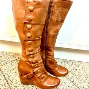 Gorgeous and comfy Miz Mooz boots. Real leather. Size 7.5